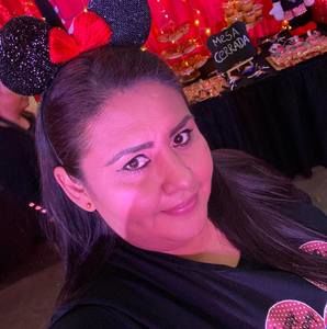 Meet your Posher, Leonor